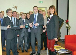 Lors de l’inauguration, de gauche à droite, Jean Winstel, nouveau directeur BNP Paribas Flandre-Côte d’Opale, Marcel Divet, directeur de la Maison des entrepreneurs de Boulogne, Joël Duplouich, responsable de la banque privée Flandre-Côte d’Opale, Nicolas Draux, directeur régional, Perrine Tesse, directrice de la communication régionale.