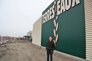 Avant l’ouverture, Jonathan Schneider doit gérer la bonne fin du chantier de son futur magasin.