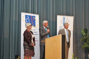 Joseph Pietrzyk (au centre), aux côtés de Daniel Delcroix, de la mairie de Billy-Berclau, et Sylvie Guillet, directrice de l’Inset de Dunkerque pour l’ouverture du congrès.