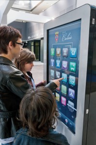 L’une des huit bornes tactiles interactives présentes dans les rues de Calais.