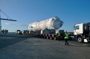 Générateur de vapeur, lors de son transport entre le port de Dunkerque et la centrale de Gravelines.