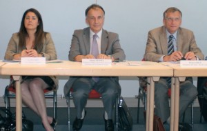 De gauche à droite, Eve Escaudon, déléguée régionale à l’industrie à la CCI de région, Patrice Pennel, président de l’UIMM Lille-Flandre intérieure et du GFI Nord-Pas-de-Calais, et Patrick Abele, président du Groupement des industries de la plasturgie (GIP) Nord-Pas-de-Calais.