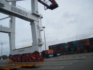 Dunkerque reste marquée par sa nature industrielle en dépit d'un accroissement conséquent – et bienvenu – de son trafic passagers. Le volume de conteneurs n'est toutefois pas au niveau des ports belges concurrents.