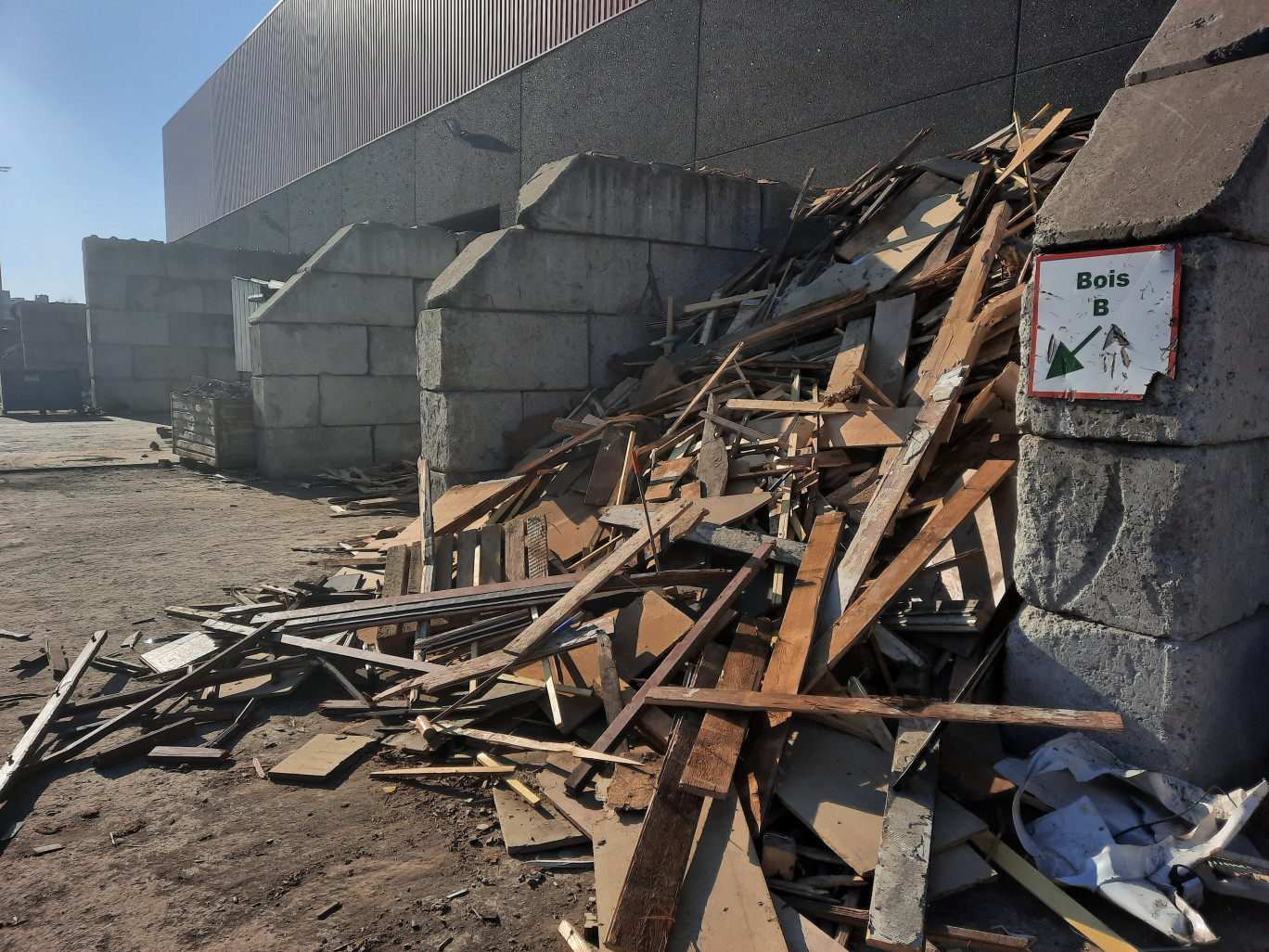 Le groupe Covanord recycle plusieurs types de déchets : gravats, bois, ferraille, plastique, verre… © Aletheia Press/L. Péron