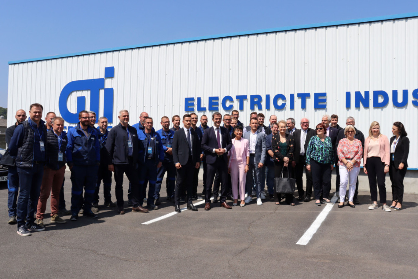 Olivier Véran, ministre chargé du Renouveau démocratique et porte-parole du Gouvernement, a rendu visite à l’entreprise GTI France. © Aletheia Press/E. Chombart