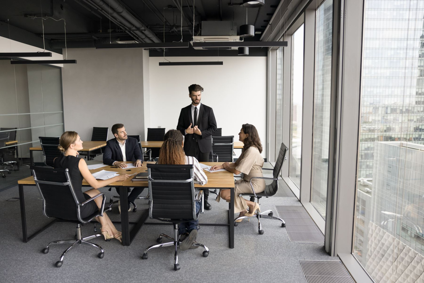 Si le rôle des avocats est fondamental auprès des grandes entreprises, il l’est également auprès «des PME et ETI qui sont indirectement concernées, par le biais du ruissellement contractuel». © fizkes