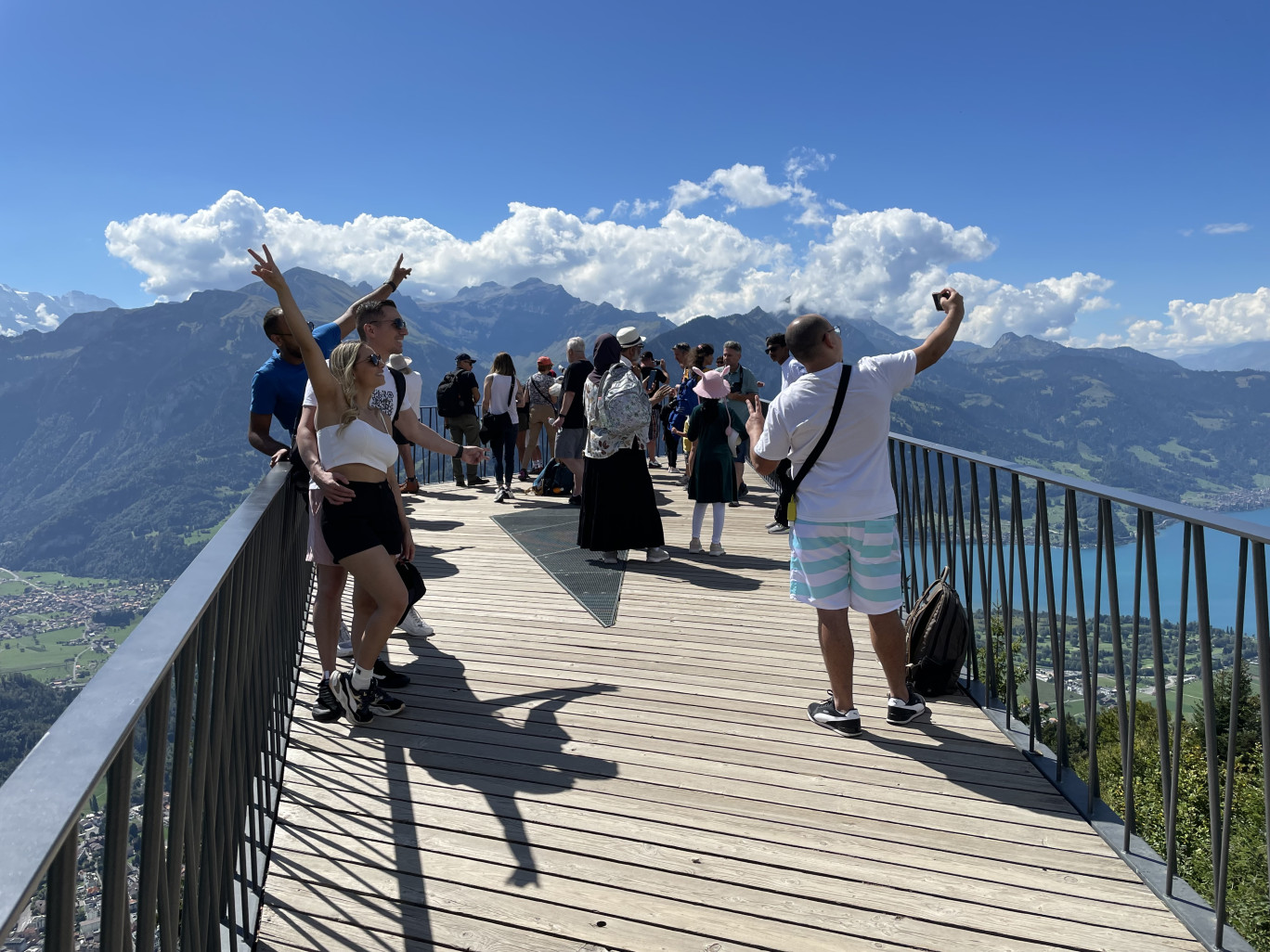 Des sites d’exception confrontés à l’afflux de touristes (ici, à Interlaken, en Suisse). © Olivier Razemon