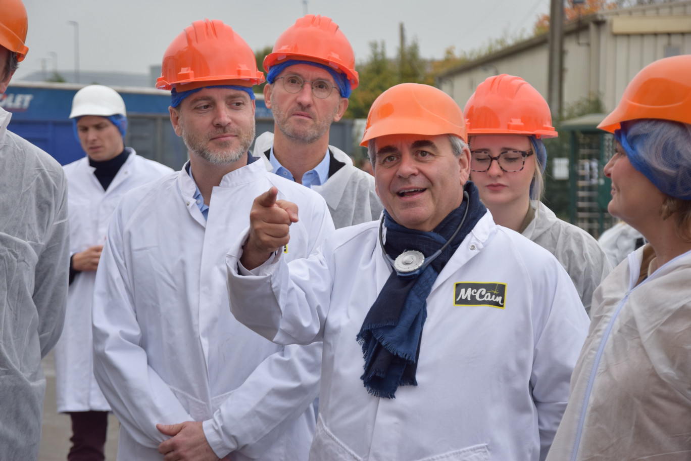 Alain Duranleau, président régional Europe continentale de McCain, et Xavier Bertrand, président de la Région Hauts-de-France. 