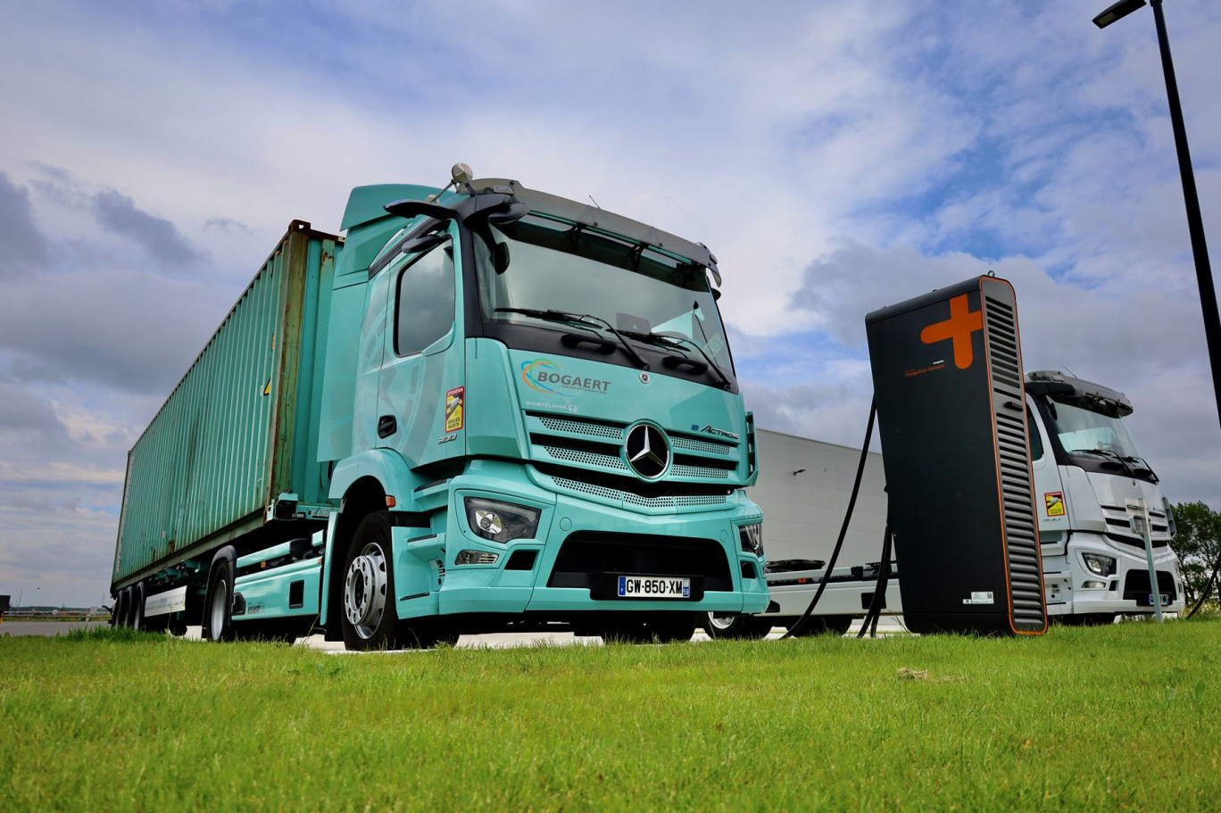 Trois camions électriques ont rejoint la flotte de l'entreprise Bogaert en 2024.