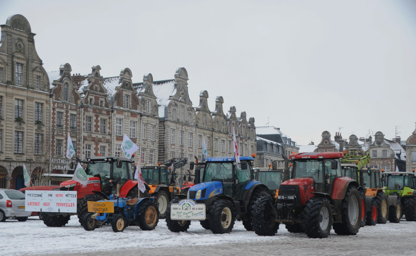 Cinq cents agriculteurs de la région ont envahi Arras avec trois cents tracteurs pour manifester contre les multiples contraintes qui pèsent sur leur profession.