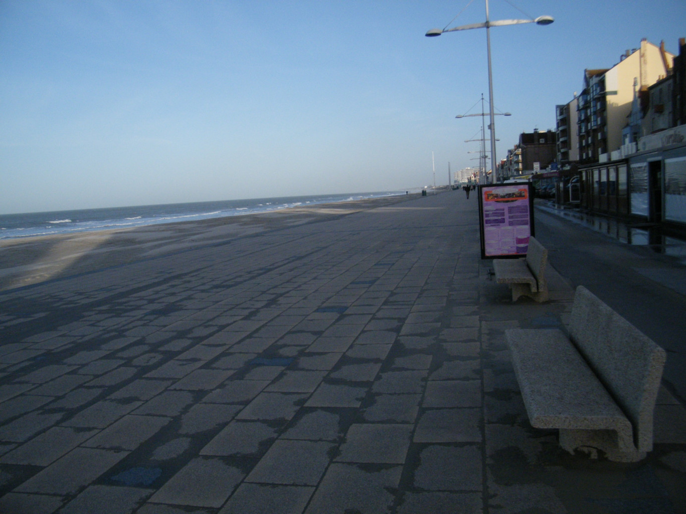 « Les 13 kilomètres de digue vieillissent à Dunkerque ».