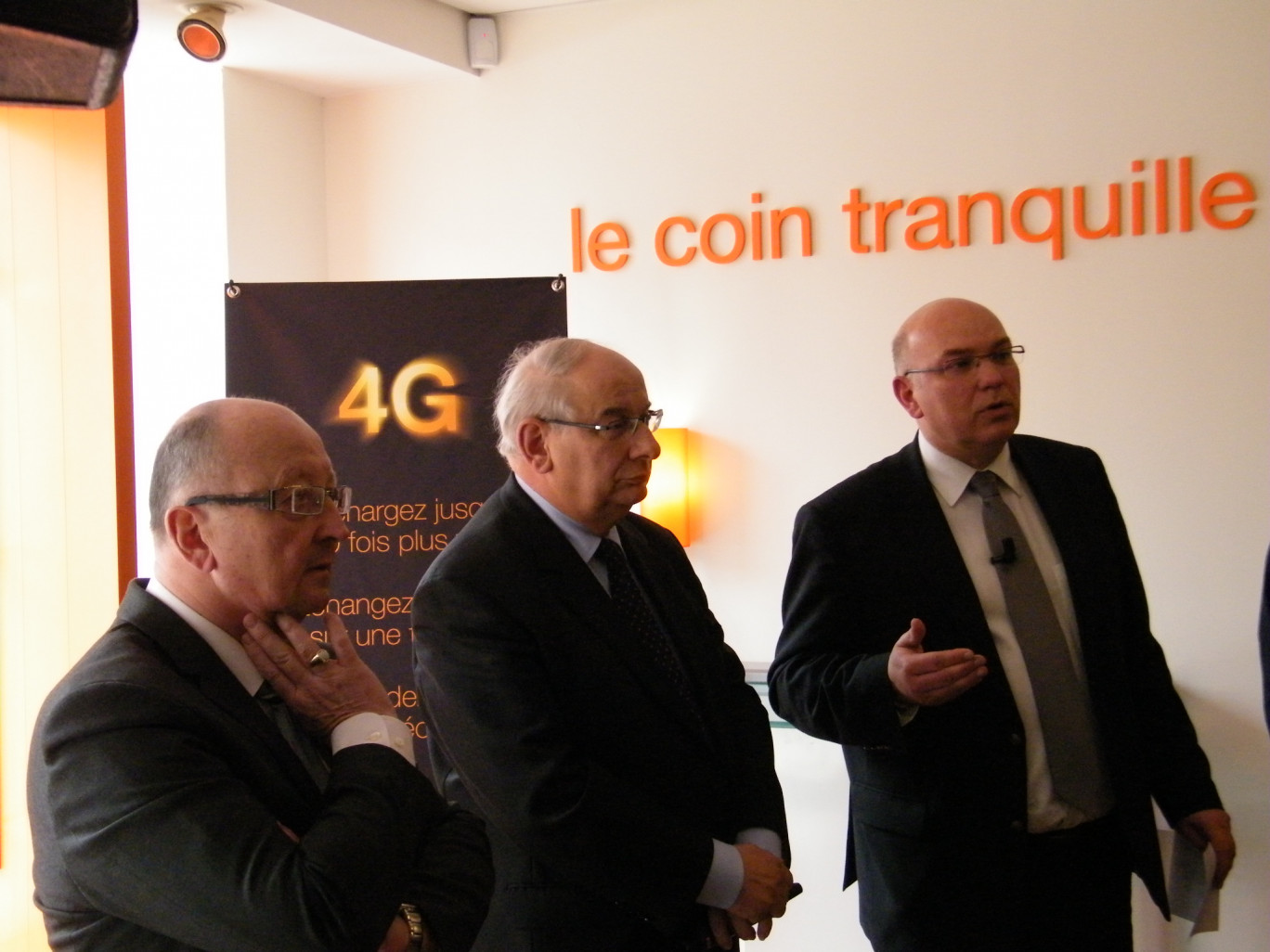 « (A gauche), Dominique Naels, vice président de la CCI Cote d’Opale, Michel Delebarre, sénateur-maire de Dunkerque et Laurent Vitou, directeur régional d’Orange ».