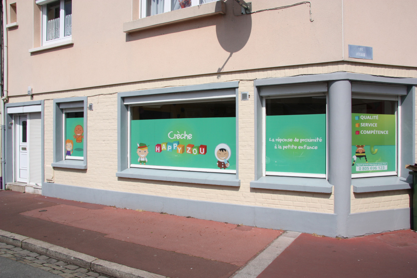 La façade de la première crèche créée par Rémi Descamps dans le quartier des Cailloux à Calais.