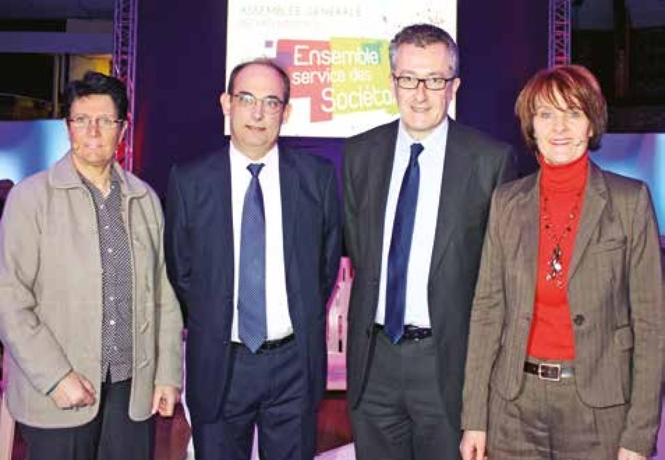 Lors de l’Assemblée générale 2015 de la Fédération du Pas-de-Calais à Vimy. De gauche à droite, Annie Bocquet, Laurent Poupart, Vincent Lizet, directeur de l’établissement, et Patricia Lavocat Gonzales, directeur général de GNE.