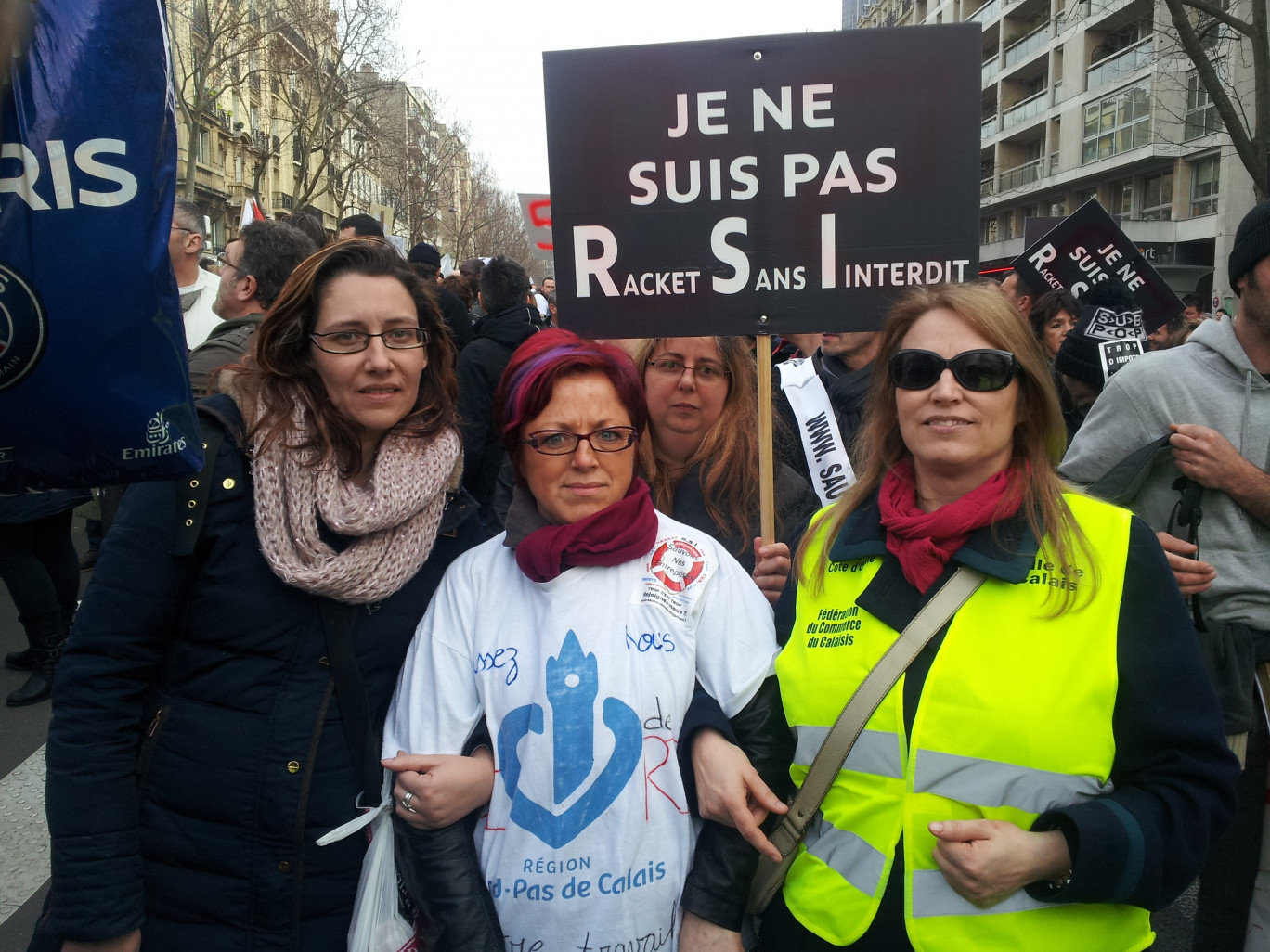 Christelle Verstraete, au centre, lors de la manifestation du 9 mars à Paris. 