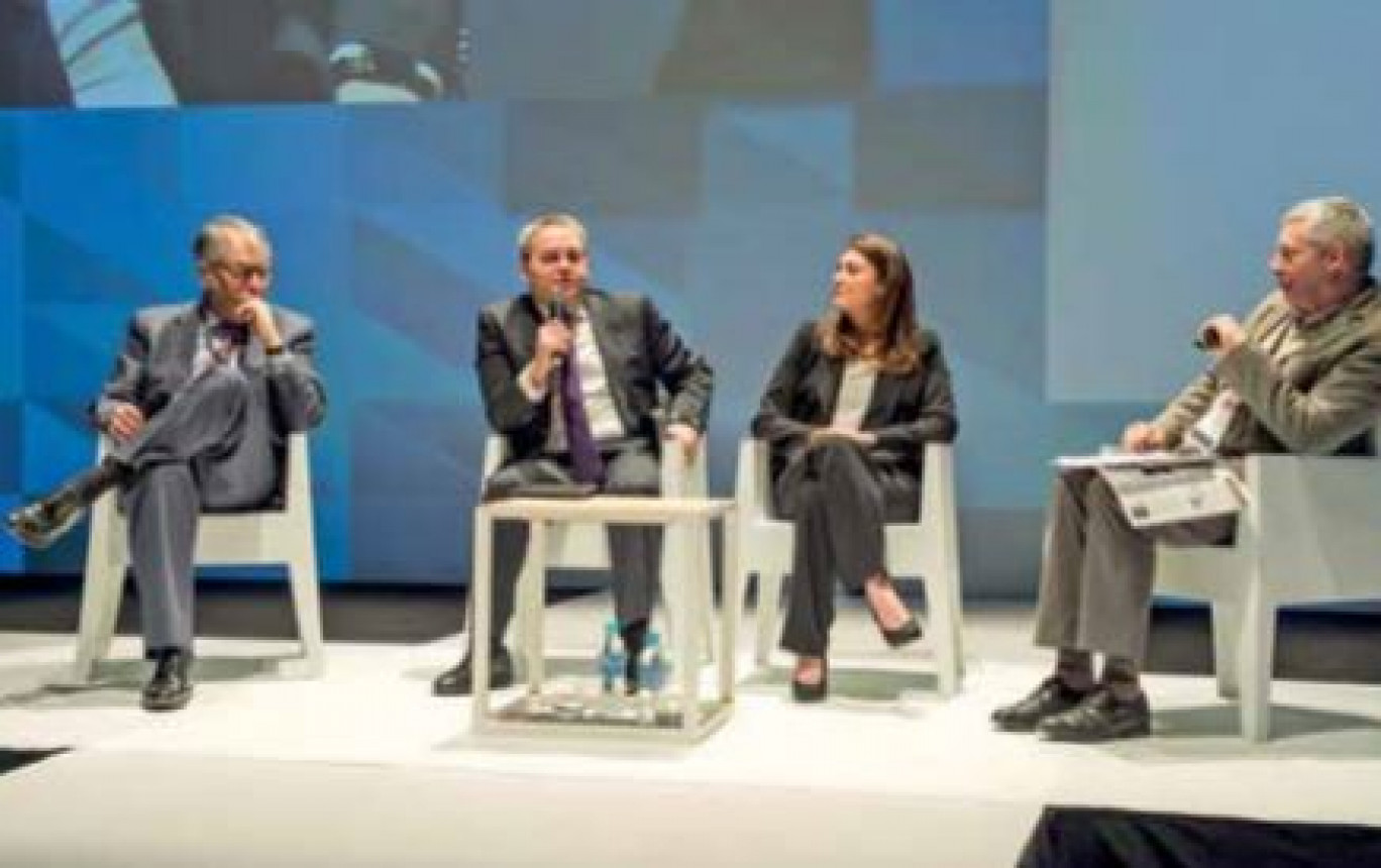 Jean-René Lecerf, Xavier Bertrand, Eva Escandon et le père Dominique Grenier, journaliste.