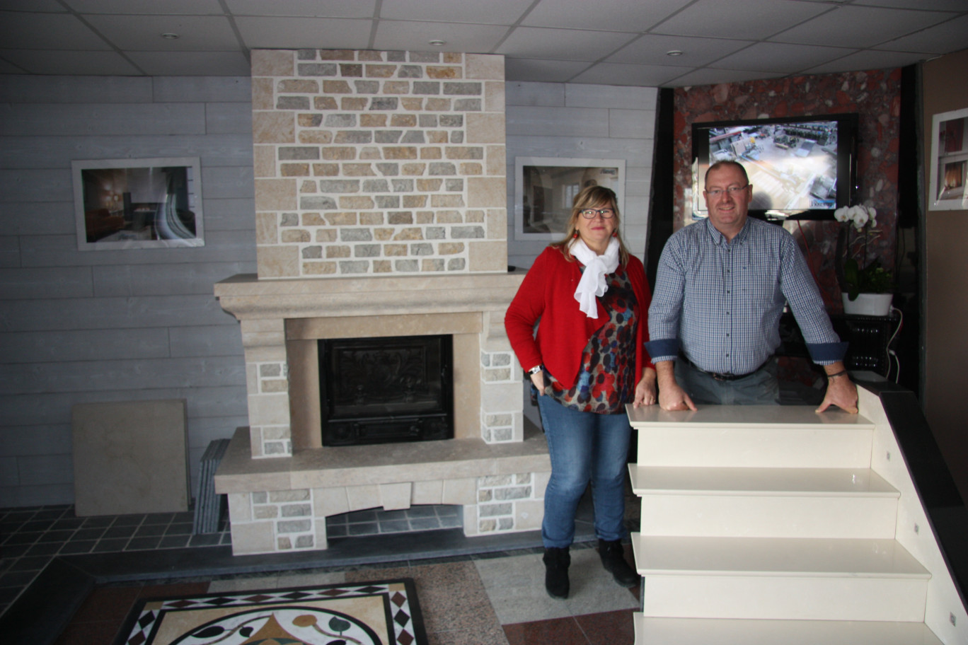 Marie-José Orlof et Pierre Leroy dans le showroom de La Rinxentoise.