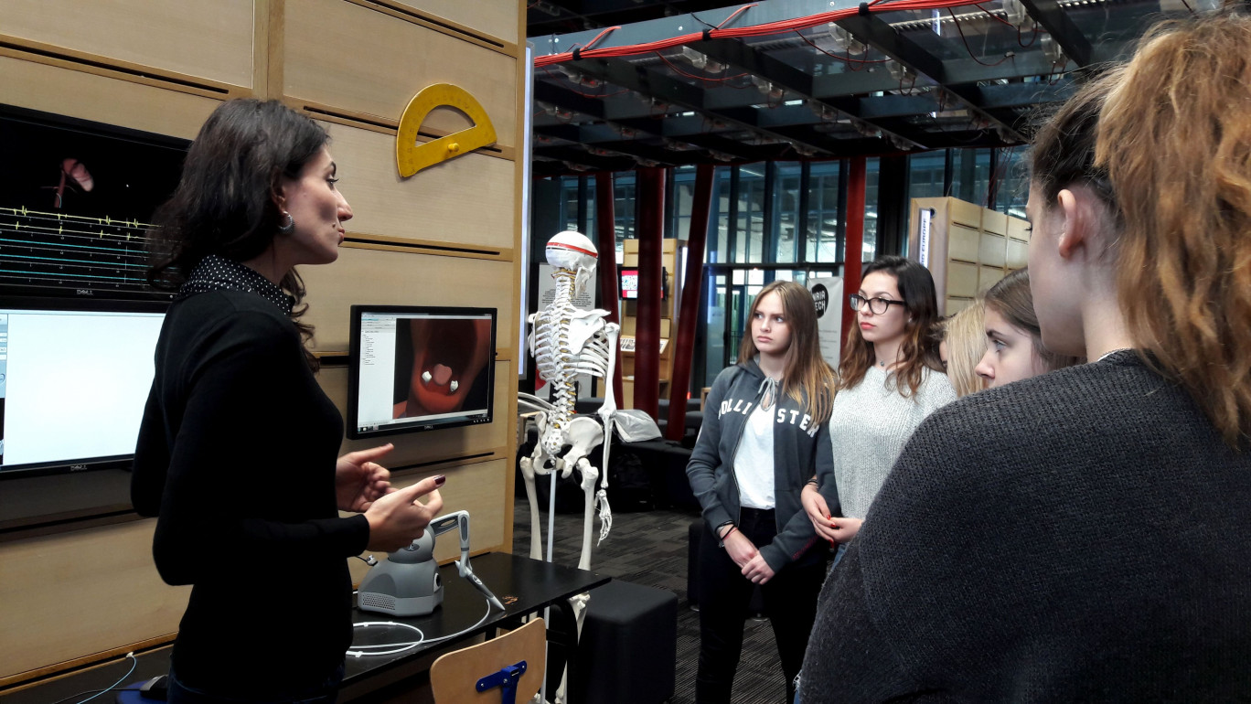 Tout au long de la journée, les collégiennes ont pu assister à des présentations des métiers du numérique, à Euratechnologies. 