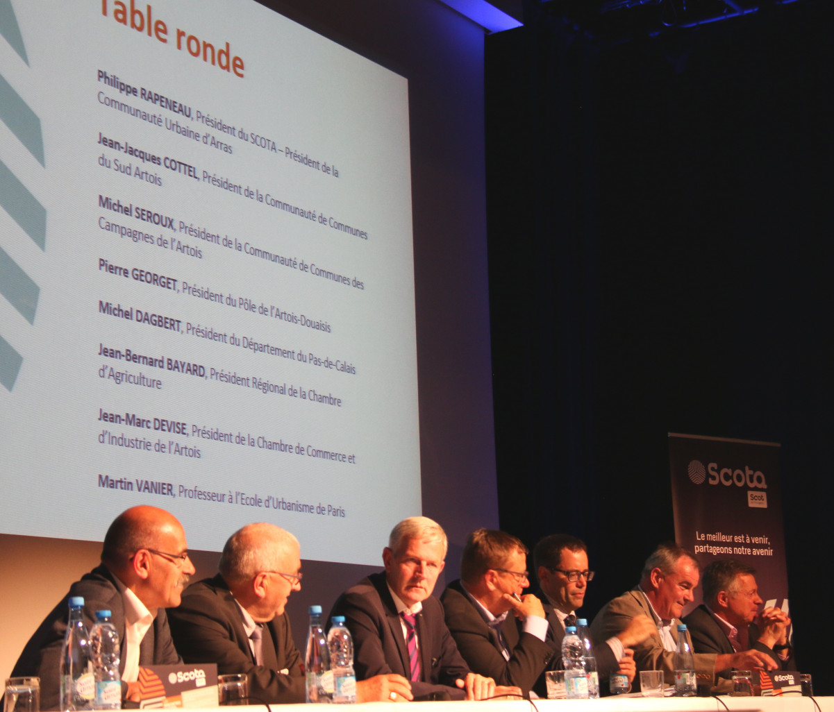 Les participants à la table ronde (de gauche à droite) : Jean-Jacques Cottel,  Michel Séroux, Michel Dagbert, Philippe Rapeneau, Martin Vanier, Jean-Marc Devise et Jean-Bernard Bayard.