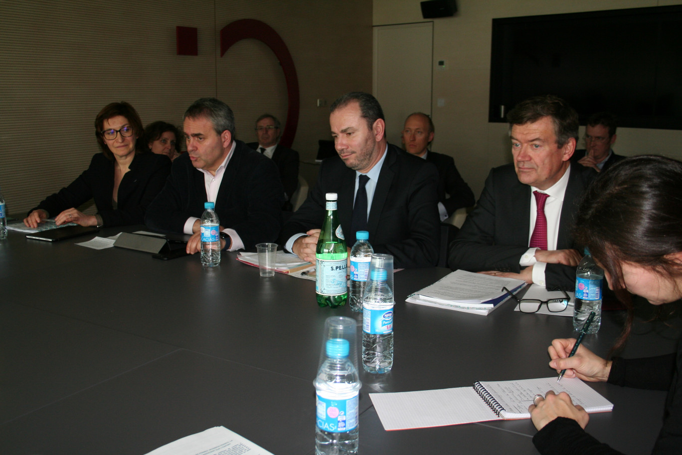 (De g. à d.) Magali Debatte, représentante de l’Etat, Xavier Bertrand, président de Région, Christophe Lecourtier, directeur général de Business France, et Philippe Hourdain, président de la CCI Hauts-de-France.