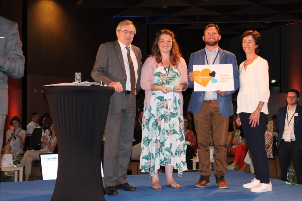 Remise du prix par Philippe Vasseur aux dirigeants de Pleurette